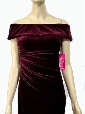 Xscape One-Shoulder Velvet Dress in Deep Wine